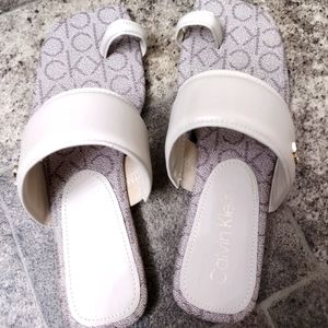 Calvin Klein 🩴👡